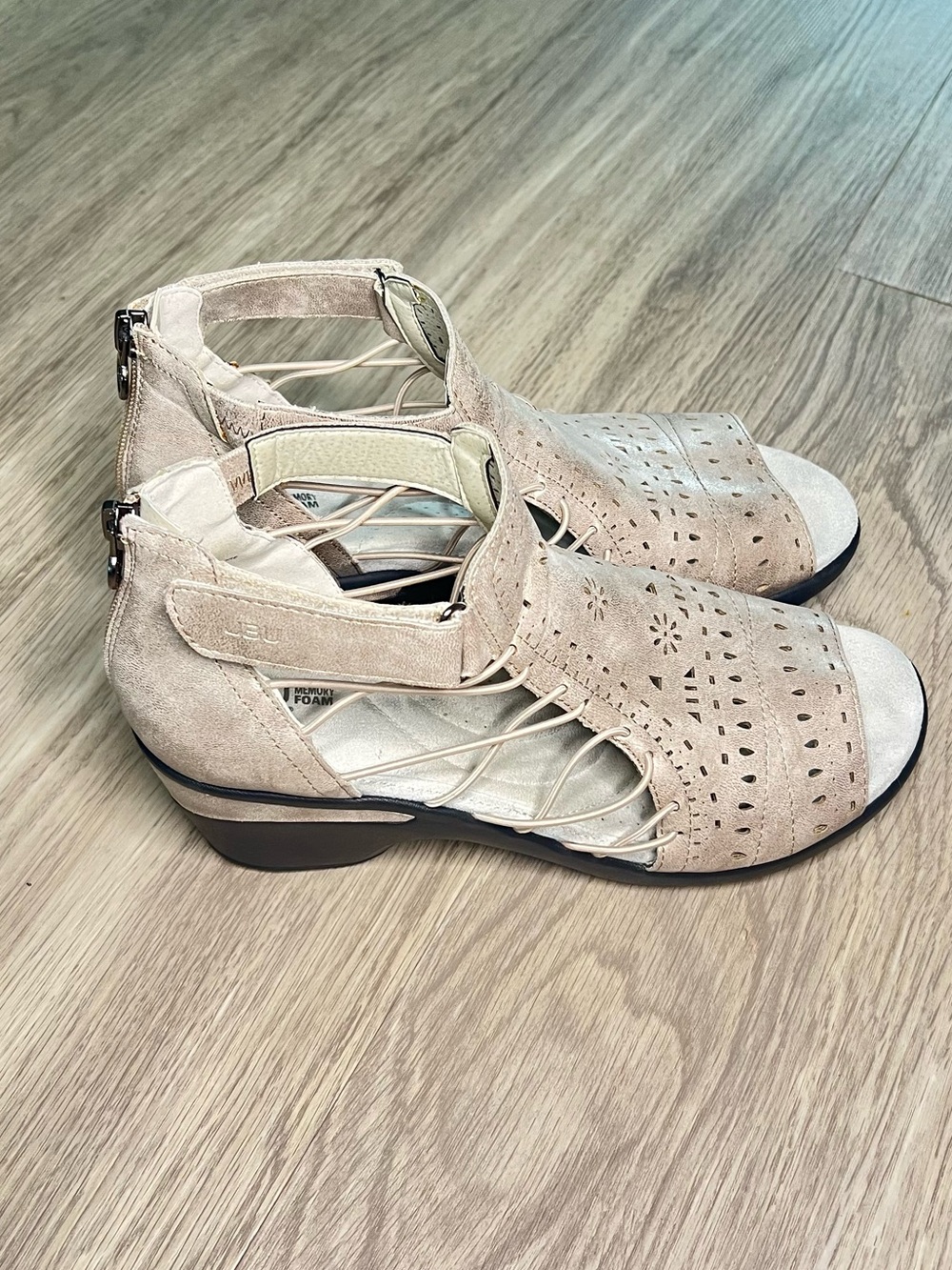 JBU By Jambu Nelly Wedge Shoes with Perforated Design Sz 10M Casual Career